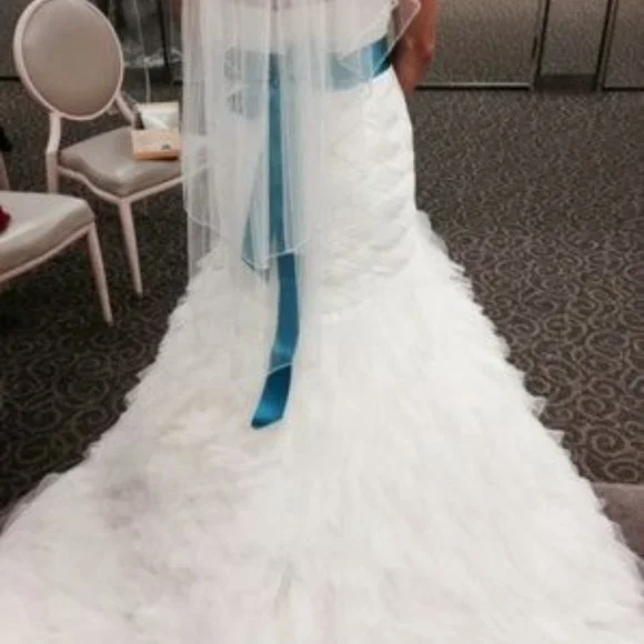 Signature Galina Wedding dress & Accessories - Picture 6 of 8